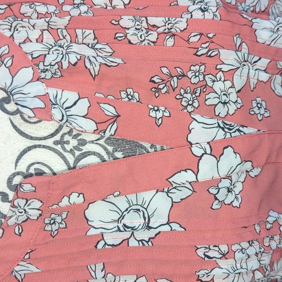 Plus size Blouse - Picture 2 of 5